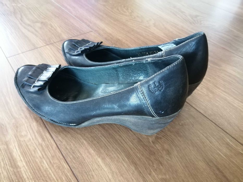 Buty damskie na koturnie