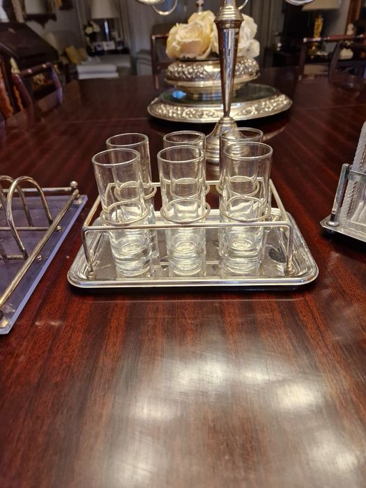 Conjunto de mesa de pequeno almoço/lanche e jantar. Casquinha inglesa.