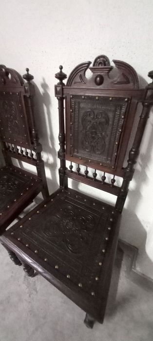 Cadeiras de madeira carvalho entalhada de estilo renascentista ou neorrenascença