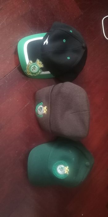 2 Bonés e um gorro do Vitoria de Setubal  Novos
