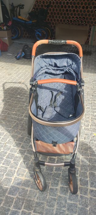 Cadeira, carrinho de bebê