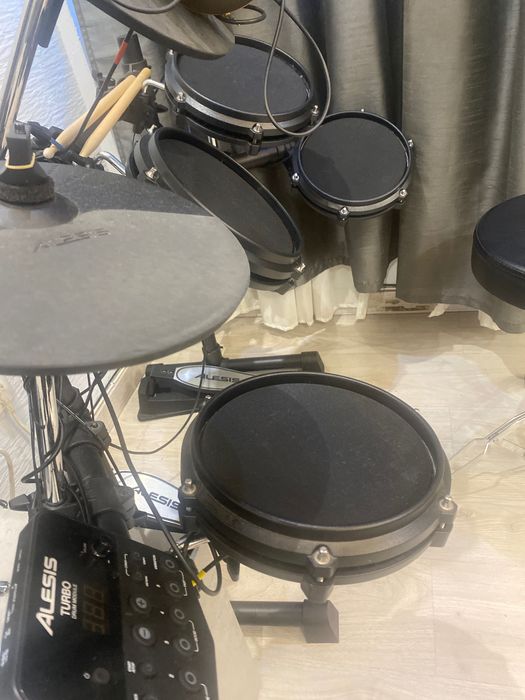 Bateria Alesis turbo mesh kit