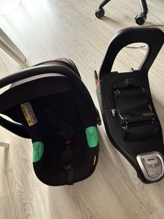 Ovinho chicco base isofix e redutor