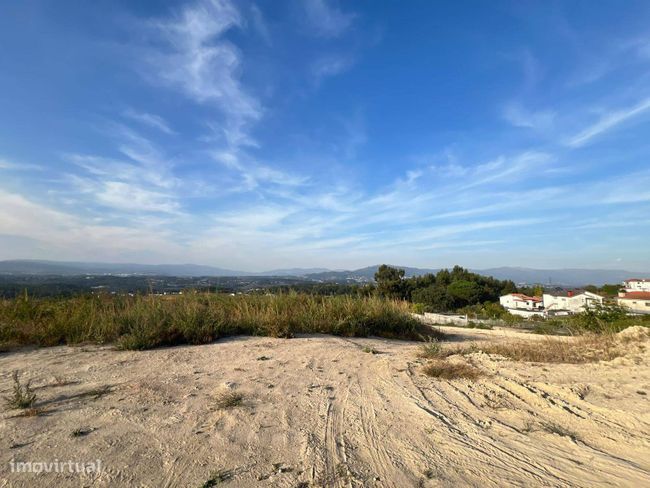 Fantastic plot for construction in Adaúfe!