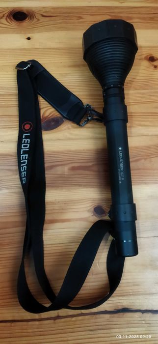 Тактический фонарь