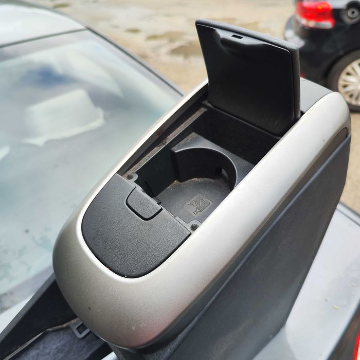 Toyota Auris I Podłokietnik