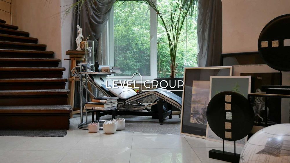 Будинок дизайнера S=555 м² ділянка 0,36га  біля озера Крюківщина Гатне