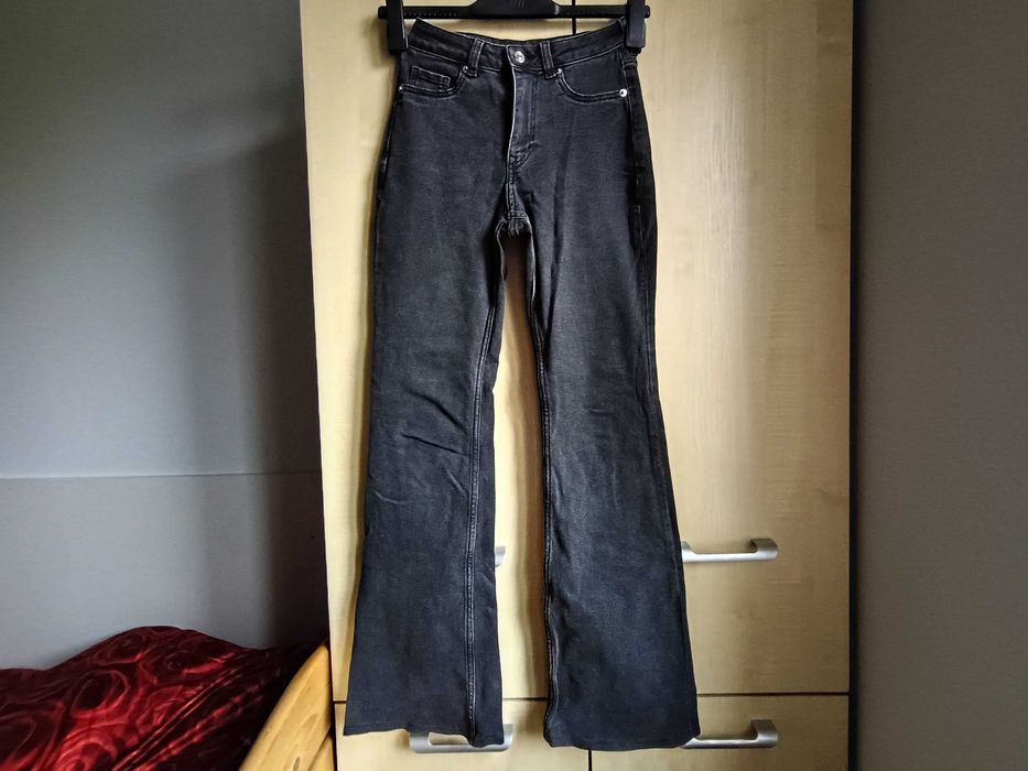 Czarne spodnie z rozszerzanymi nogawkami H&M Divided 34 XS S2