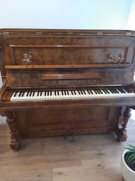 Piano suíço B. Bieger Rorscharch de finais do século XIX