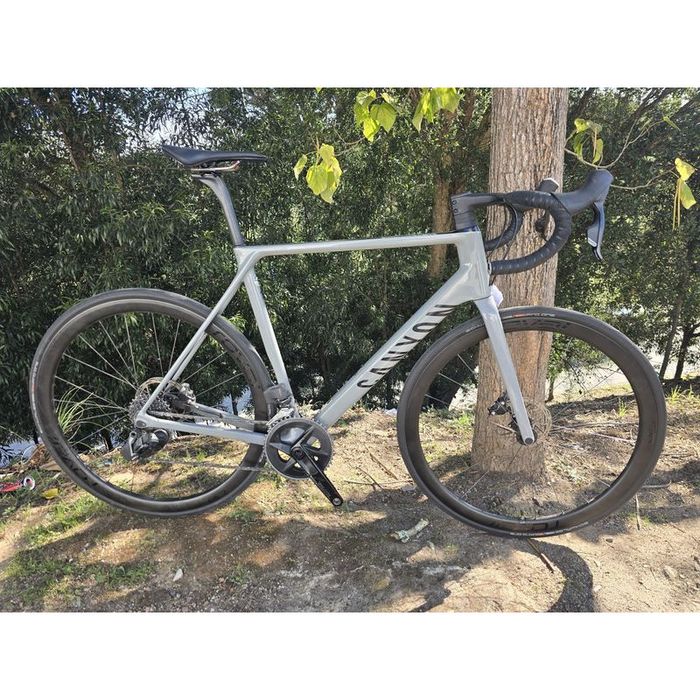 Bicicleta de carbono L com axs e rodas carbono
