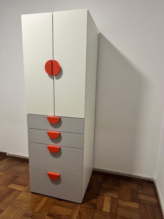Roupeiro criança IKEA Smastad