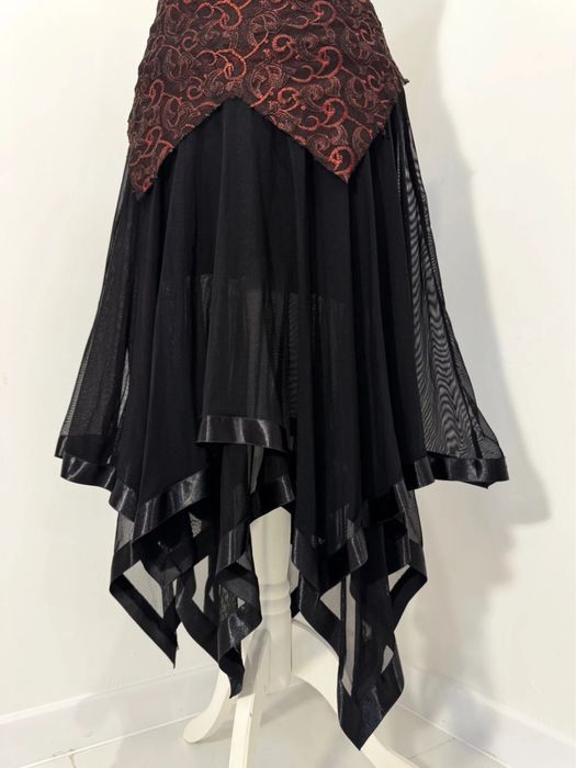 Asymetryczna sukienka czarna unikatowa z haftem vintage gothic