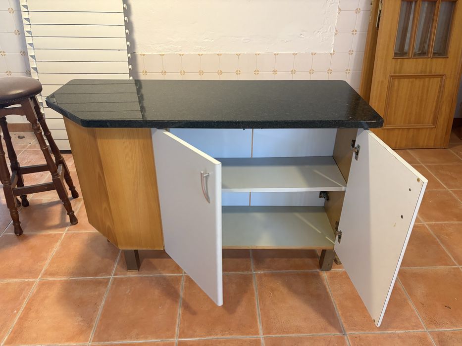 Móvel de apoio de cozinha com pedra mármore