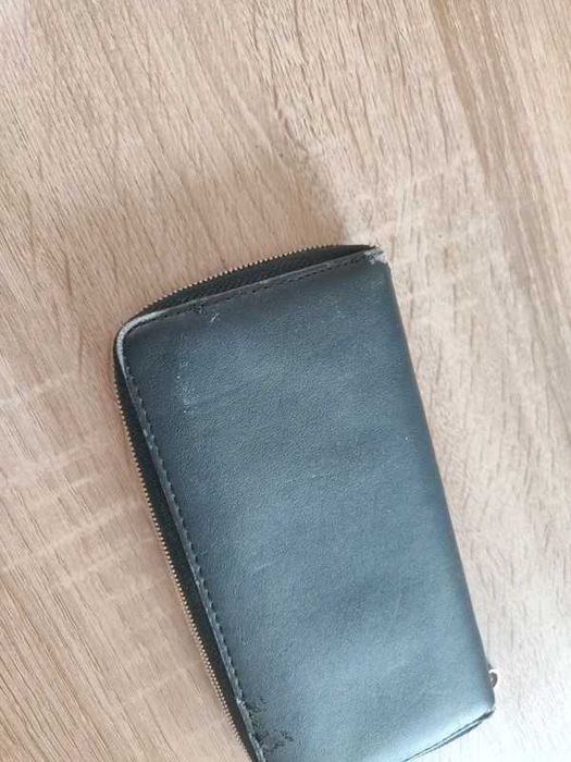 Portfel Calvin Klein czarny z białym napisem