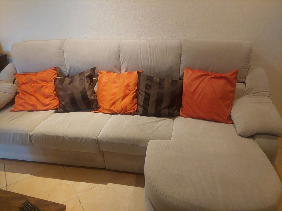 Sofá com chaise longue
