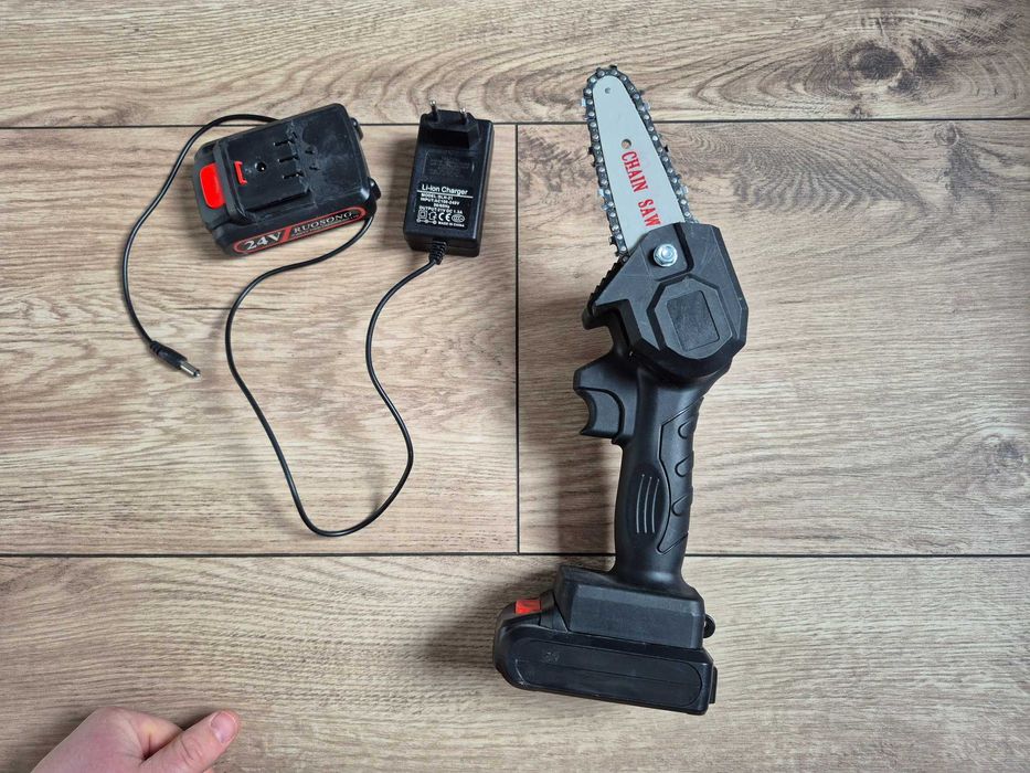 Mini piła łańcuchowa