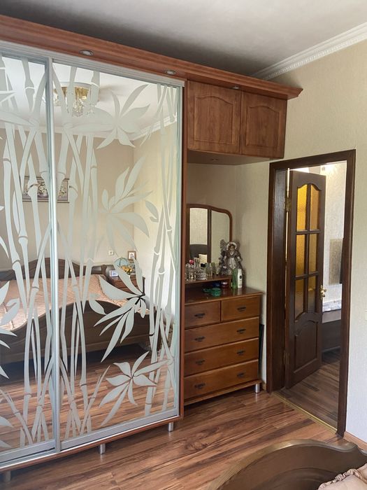 Продам будинок + комерція біля водойми, 5 кімнат, гараж на 2а/м