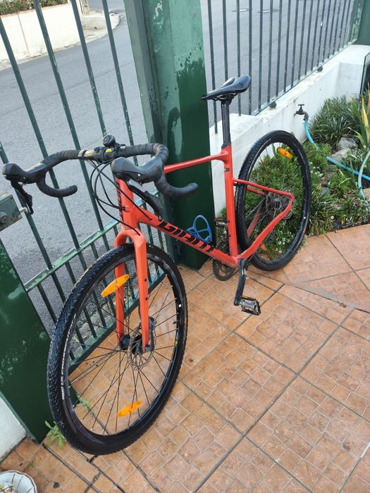 Bicicleta gravel Giant revolt 1
