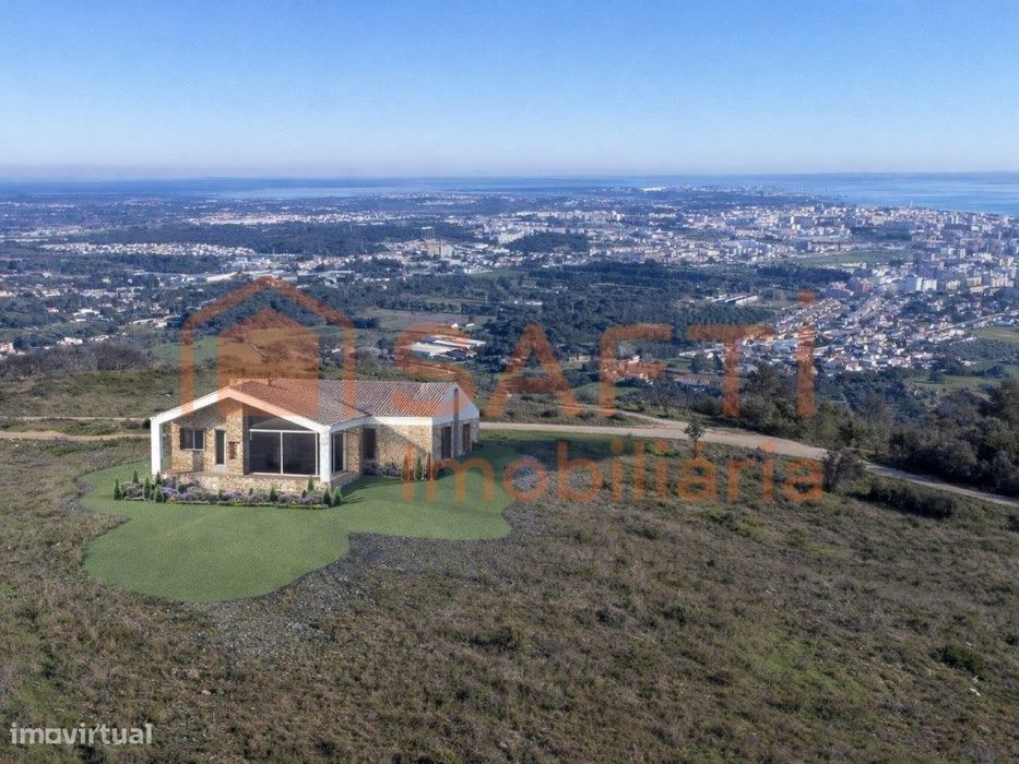Mixed land in Palmela of 40 ha