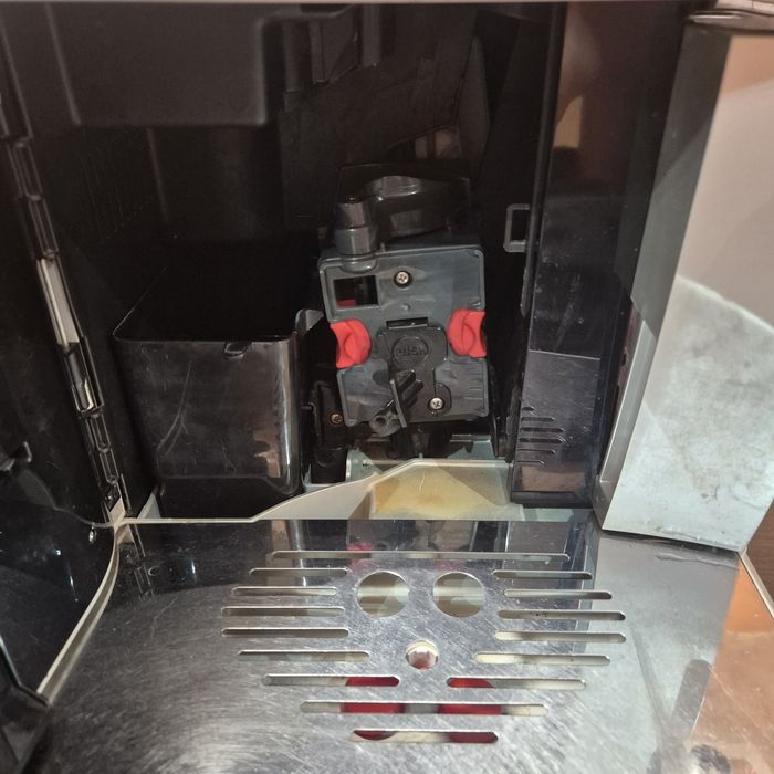 Кавоварка DeLonghi ESAM 04.110 Magnifica