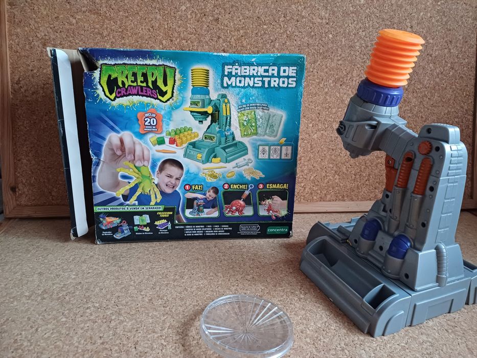 Fábrica de monstros, Creepy Crawlers, jogo, brinquedos, moldes.