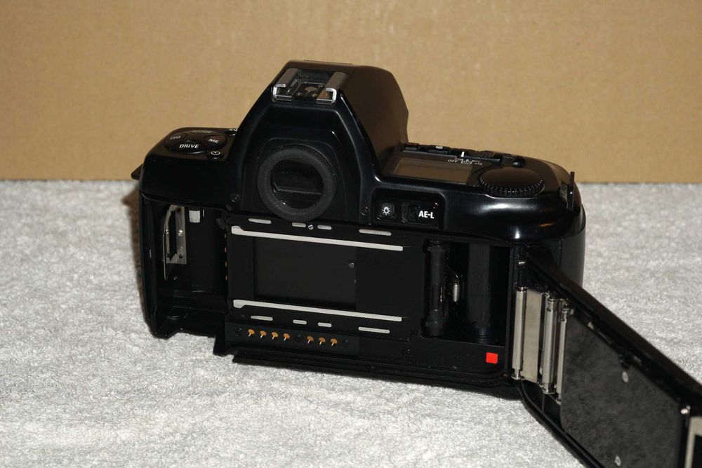 Nikon F-801 + AF 28mm f/2.8