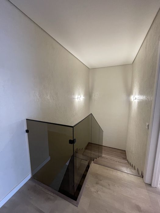 Продаж котеджу з гаражем, газове опалення