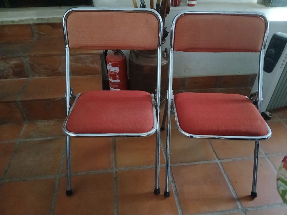 Par de cadeiras em metal