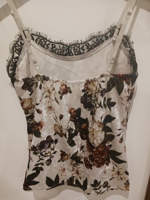 Top de alças ajustáveis