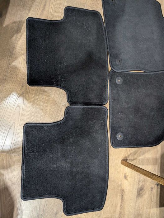 Продам комплект оригінальних килимків текстильних fiat qubo, fiorino