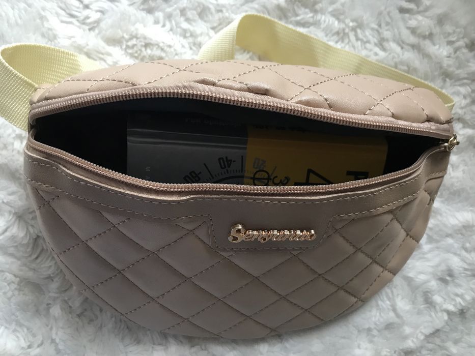 Жіноча сумка бананка