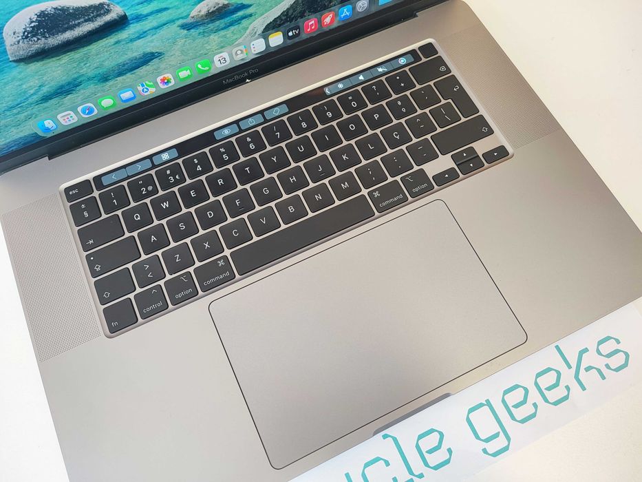 Apple Macbook Pro A2141 i9 9980HK 64GB RAM DDR4 1TB NVMe Teclado PT