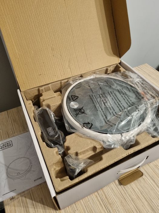 Robot sprzątający odkurzacz mop BLACK&DECKER BXRV500E, z funkcją zdaln