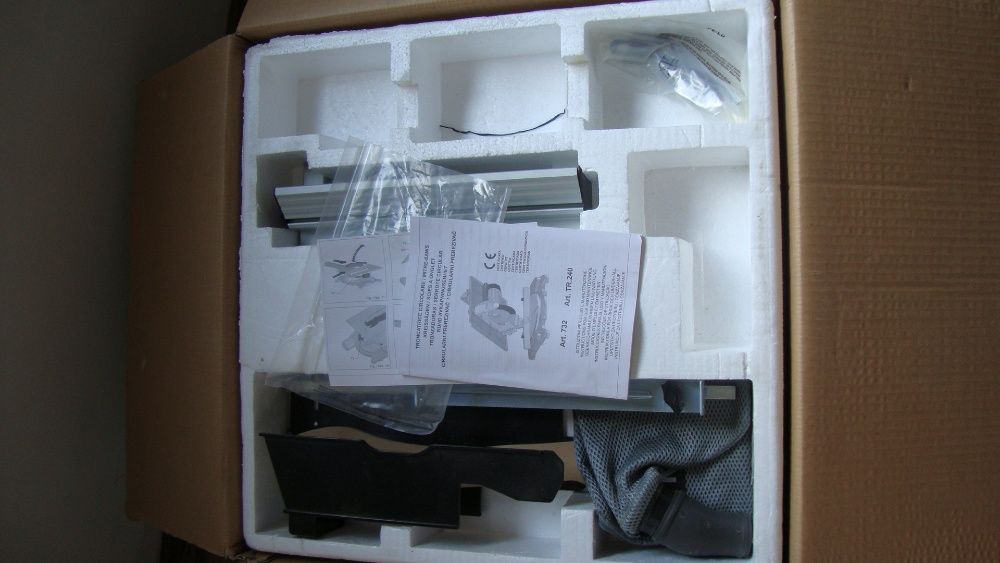 Serra eletrica com plataforma Femi TR240 para peças