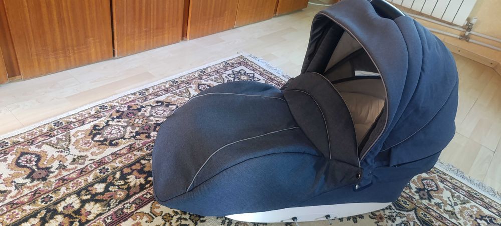 Продам детскую коляску 2 в  1 "Сатурн" состояние  новой