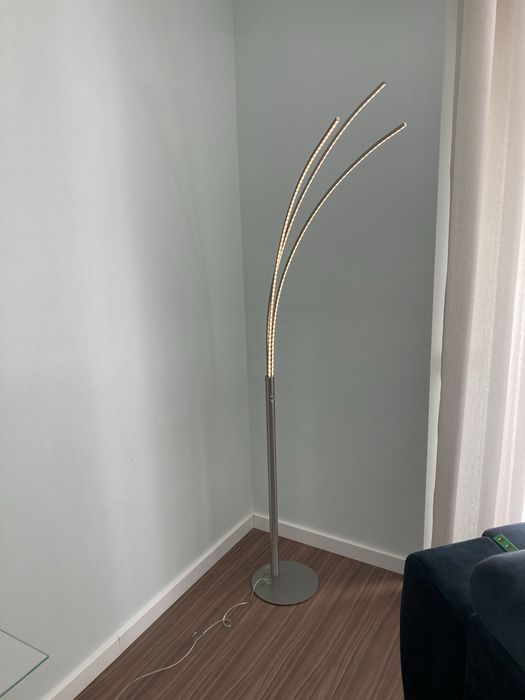 Cadeeiro Led de pé para Sala