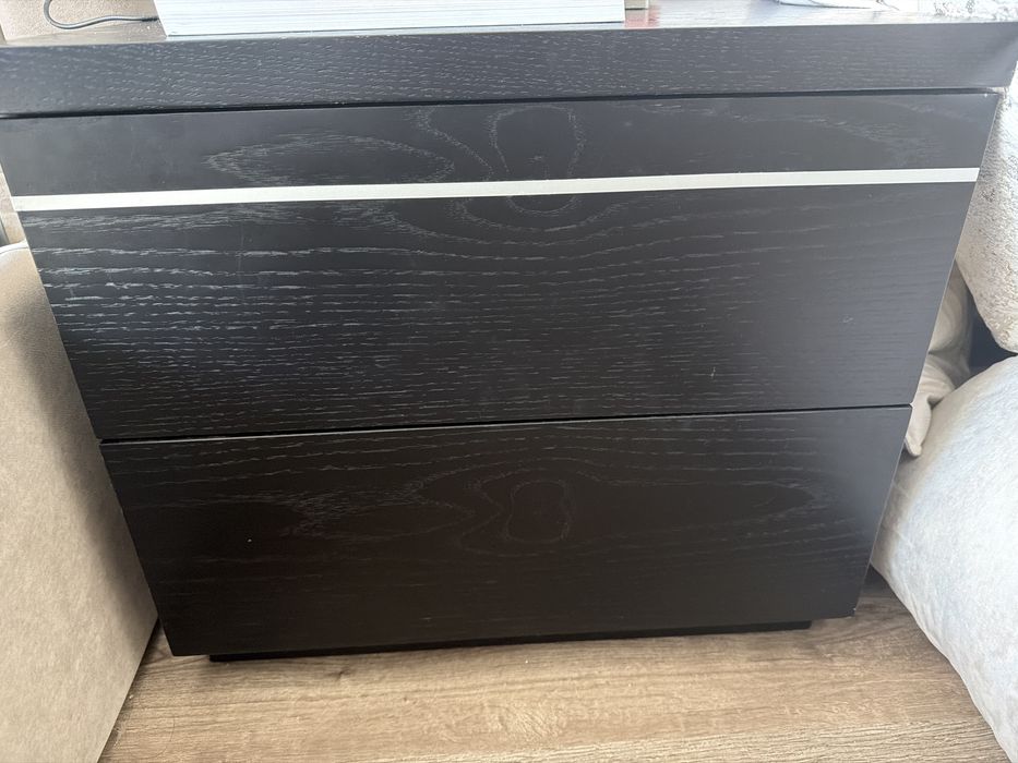 Vendo dois camiseiros com duas gavetas