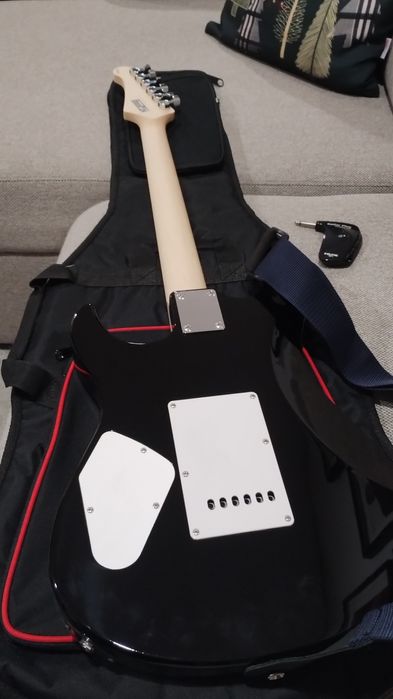 Yamaha Pacifica PAC112V – Como Nova + NUX GP-1 + Saco de Transporte