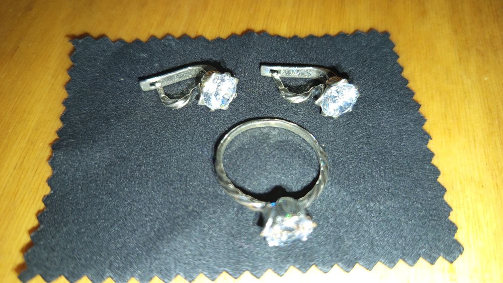 Срібний набір (сережки, каблучка)