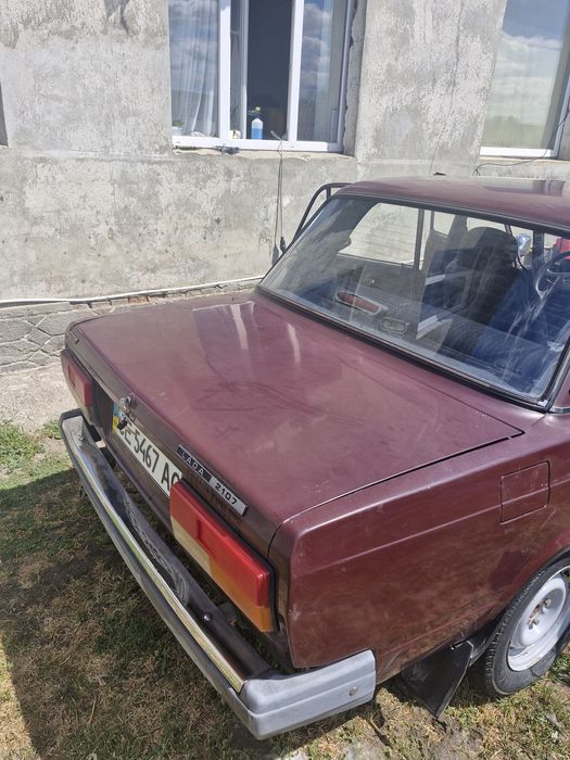 ВАЗ 2107 . Газ вписаний.
