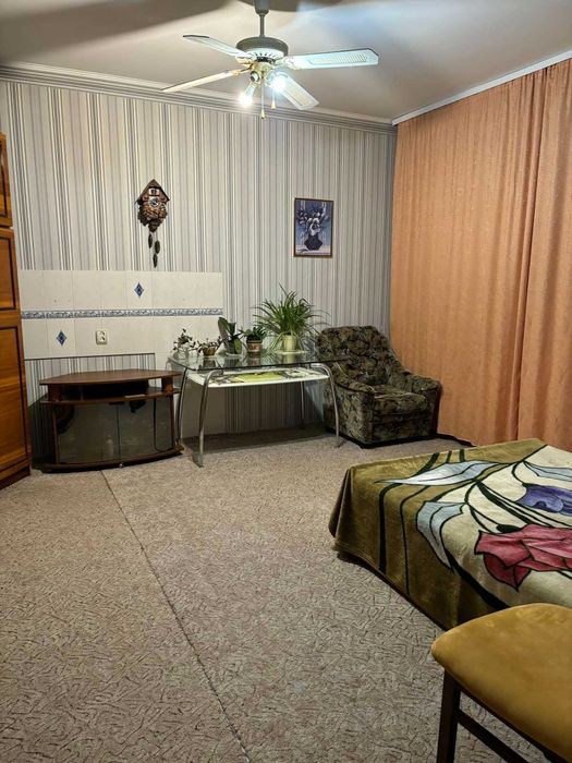 Затишний будинок з більярдною, сауною, садом та квітником, біля лісу!