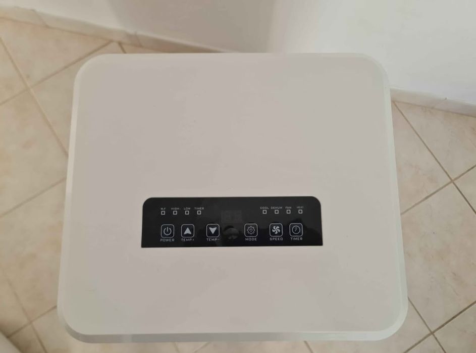 Ar Condicionado Portátil HTW (12.000 BTUs) - Quente/Frio + Comando - Excelente Estado