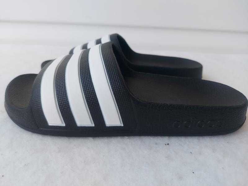 Дитячі шльопанці панталети капці adidas adilette aqua чорний