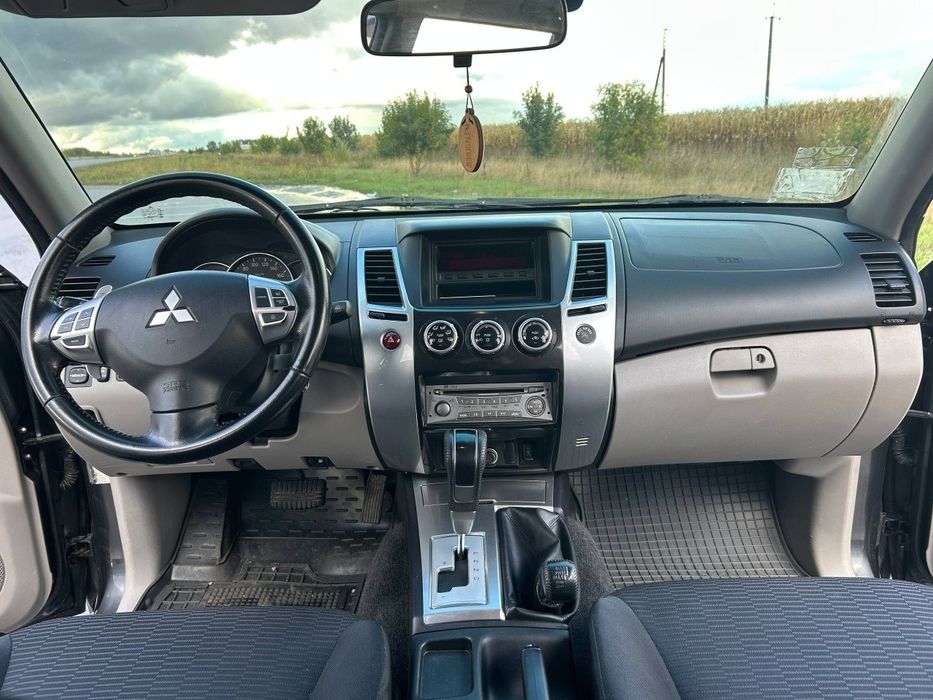 автомобіль паджеро спорт