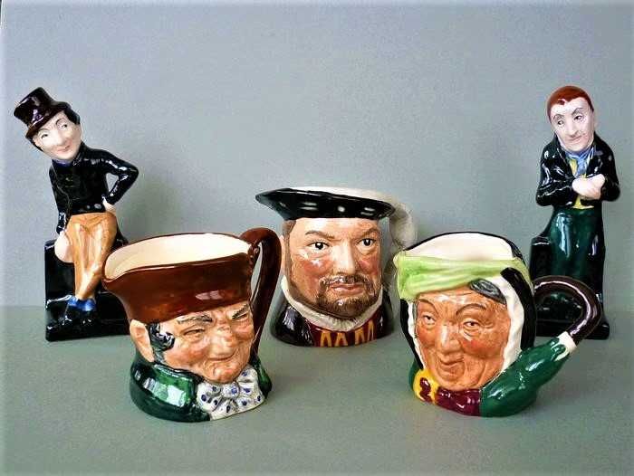 Caneca inglesa Royal Doulton - Antiga mas em muito bom estado