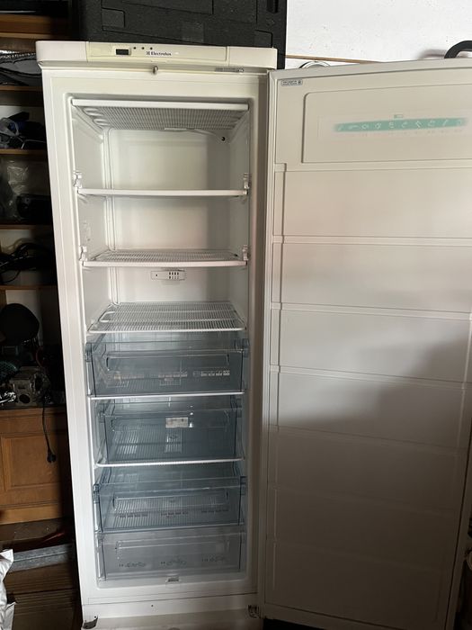 Zamrażarka Electrolux 315L EU8292C
