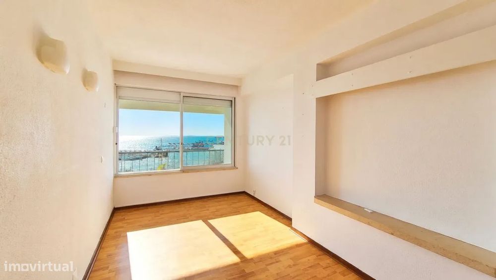 Apartamento T2 com Vista Mar em Sesimbra, Setúbal
