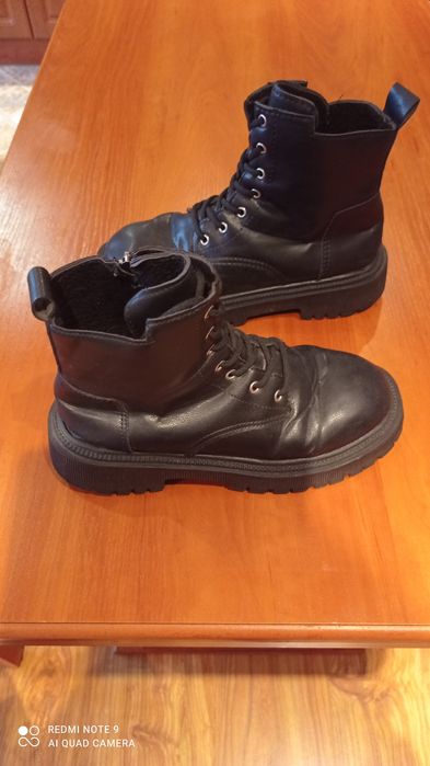 Sprzedam buty damskie zimowe trapery r. 39