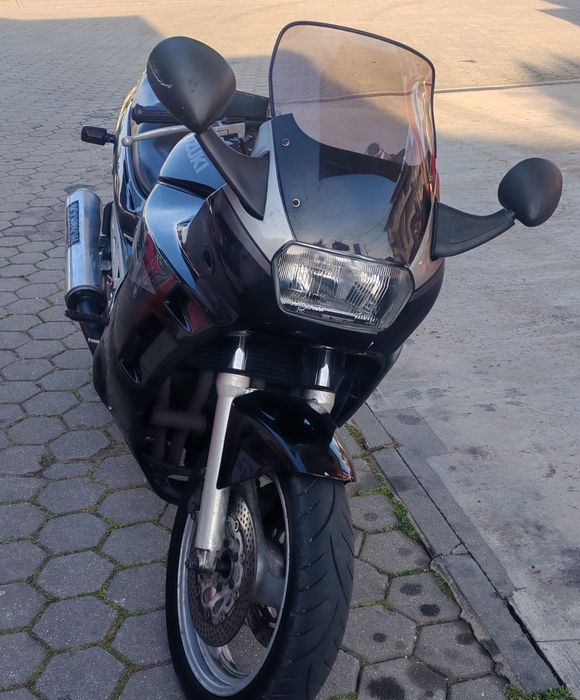 Suzuki GSX 750F original.