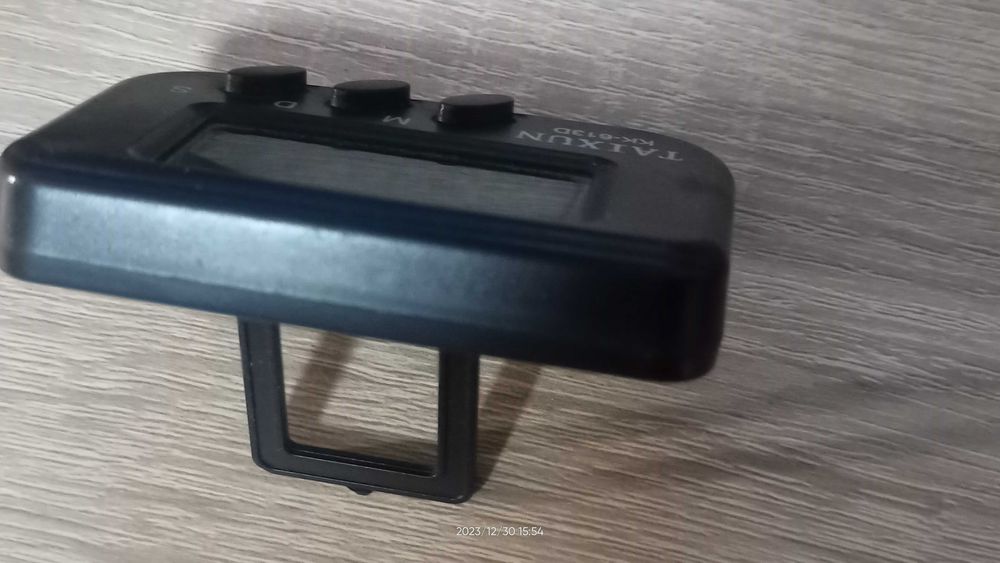 Часы разные и компас